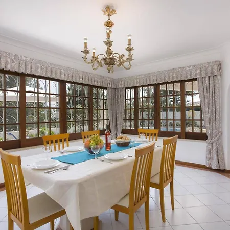 Elanor By * 알부페이라