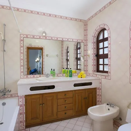 Elanor By * 알부페이라